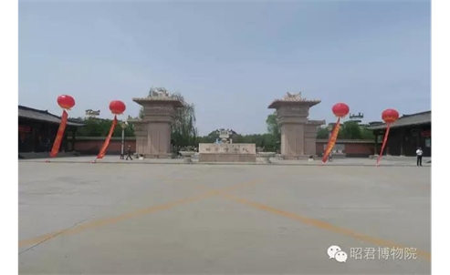 参加国际博物馆日的全国各省市文博专家参观昭君博物院