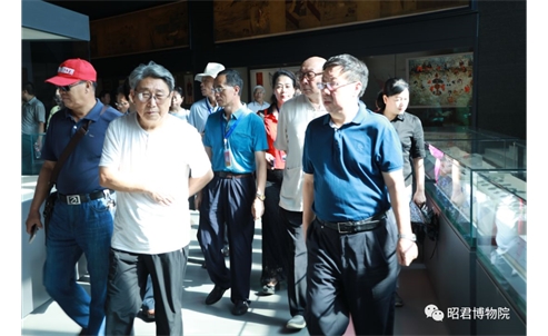 中国民族学学会昭君文化研究分会第二次代表大会与会专家和学者参观昭君博物院