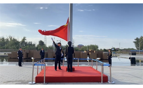 昭君博物院举行庆祝中华人民共和国成立72周年升国旗仪式